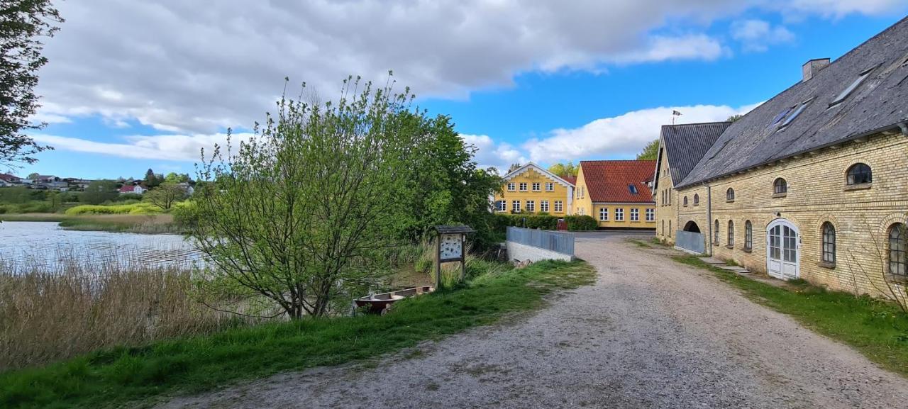 The Old Mill - By The Lake - 2 Bedroom Apartment Круса Екстер'єр фото